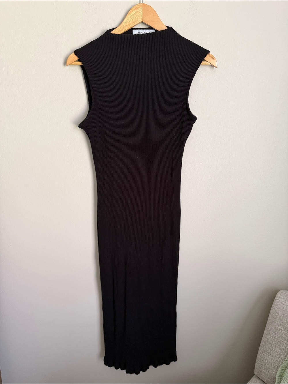 Amour Vert Black Sleeveless Ribbed Midi Dress